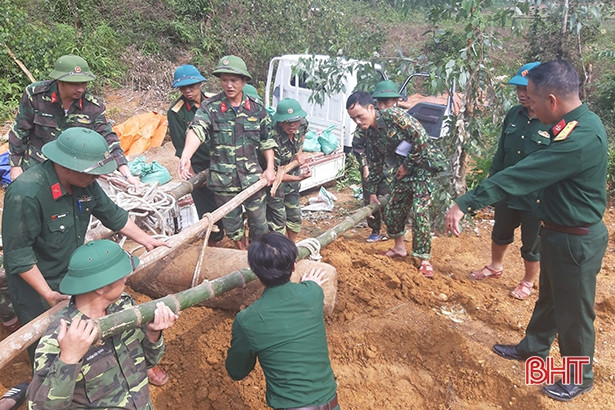 Khai quật, di dời thành công quả bom nặng khoảng 450 kg tại Lộc Hà