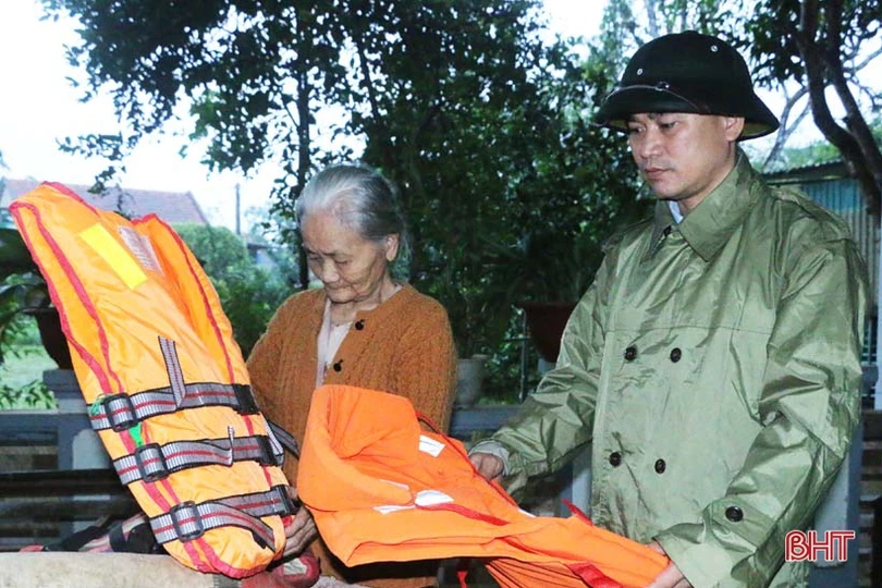 “Nhật ký chạy lũ” của vợ chồng ông lão ngoài 80 tuổi ở Hà Tĩnh