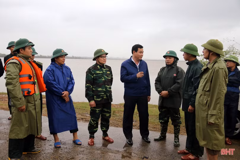 TX Kỳ Anh sơ tán khẩn cấp 583 hộ dân, đảm bảo an toàn trước hoàn lưu bão số 9