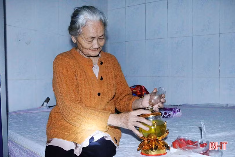 “Nhật ký chạy lũ” của vợ chồng ông lão ngoài 80 tuổi ở Hà Tĩnh