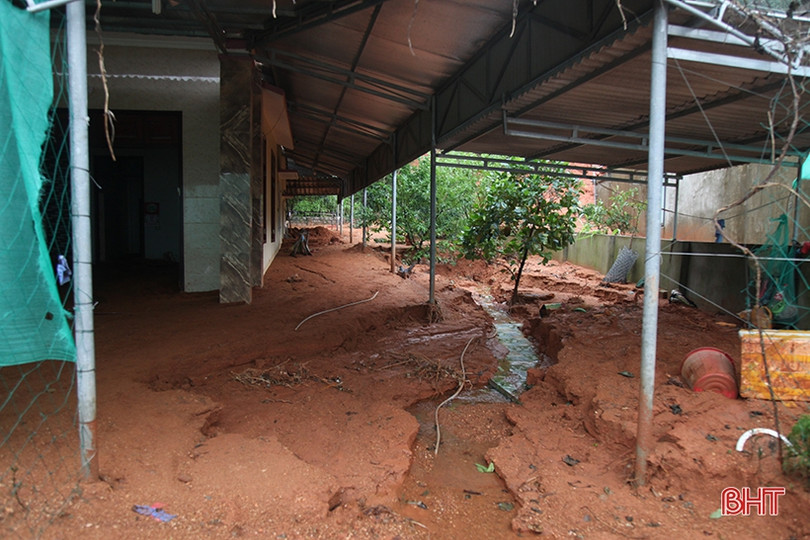 Rà soát hộ dân sống dưới chân núi, sẵn sàng sơ tán khi mưa lớn kéo dài