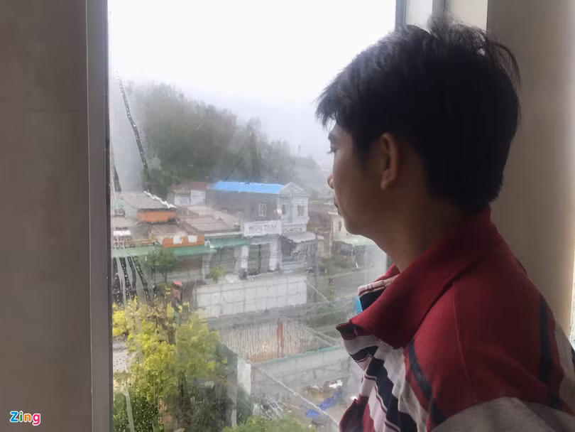 Bão số 9 tàn phá các tỉnh miền Trung