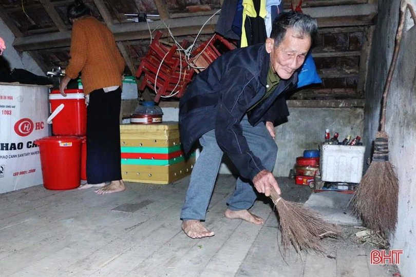 “Nhật ký chạy lũ” của vợ chồng ông lão ngoài 80 tuổi ở Hà Tĩnh