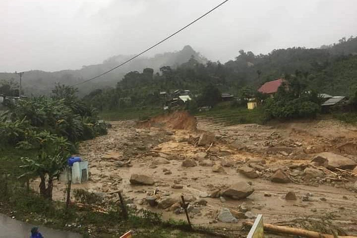 Thêm một vụ lở đất ở Quảng Nam, 11 người bị vùi lấp