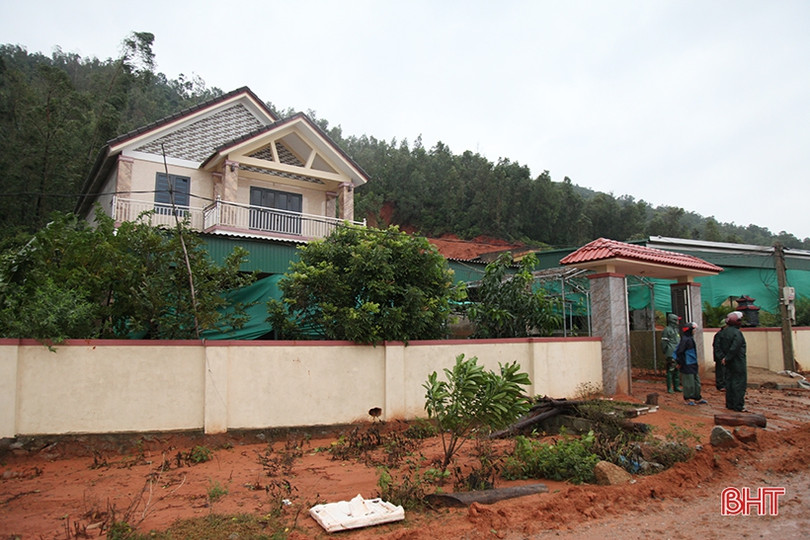 Rà soát hộ dân sống dưới chân núi, sẵn sàng sơ tán khi mưa lớn kéo dài