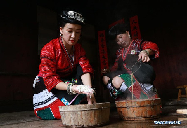 Đến nơi phụ nữ có suối tóc dài hàng mét, chỉ cắt 1 lần duy nhất trong đời - 4 Đến nơi phụ nữ có “suối tóc” dài hàng mét, chỉ cắt 1 lần duy nhất trong đời