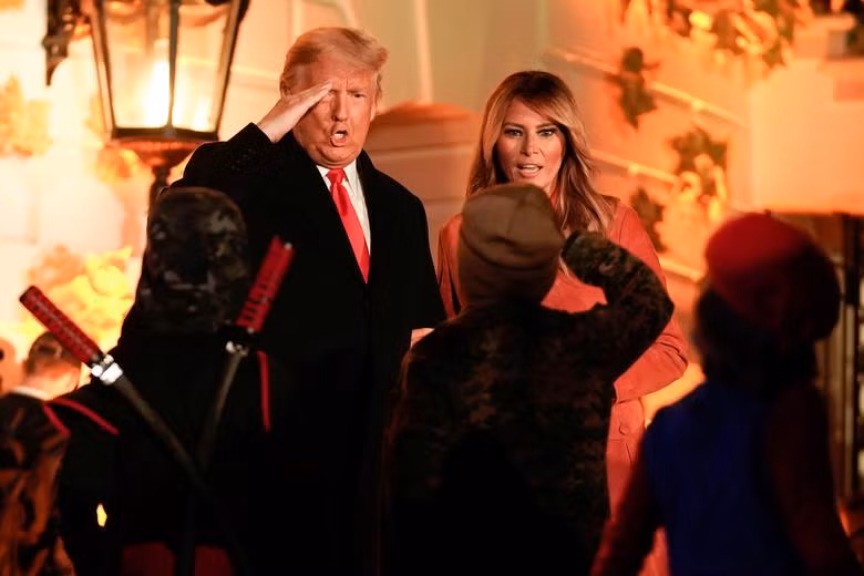 Ông Trump dự tiệc Halloween cùng trẻ em tại Nhà Trắng