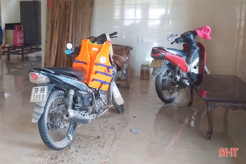 “Người vận chuyển miễn phí” giữa mùa lũ dữ ở Hà Tĩnh