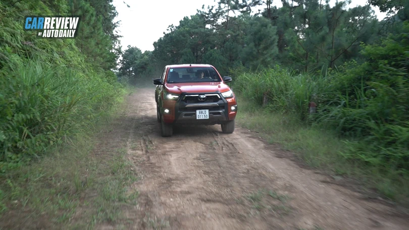Toyota Hilux 2020: Cá tính hơn, tiện nghi hơn, thách thức Ford Ranger