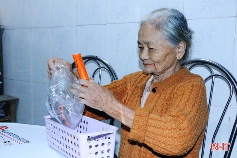 “Nhật ký chạy lũ” của vợ chồng ông lão ngoài 80 tuổi ở Hà Tĩnh