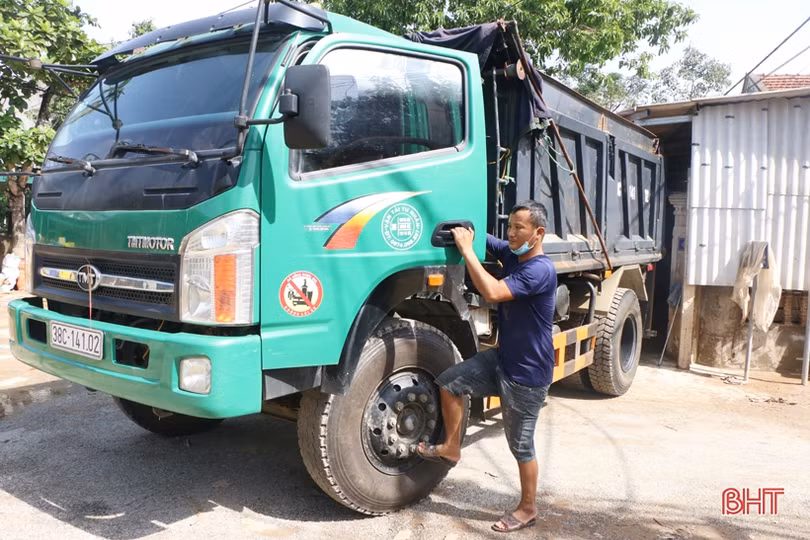 “Người vận chuyển miễn phí” giữa mùa lũ dữ ở Hà Tĩnh