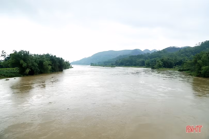 Lũ trên các sông lớn ở Hà Tĩnh lên nhanh, nguy cơ ngập úng vùng trũng thấp, đô thị