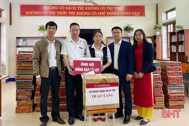 Công đoàn - Đoàn Thanh niên Agribank Hà Tĩnh hỗ trợ 150 triệu đồng giúp đồng bào lũ lụt