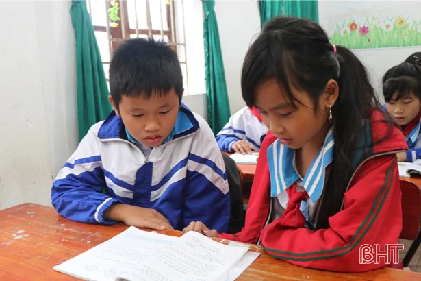 Ấm áp buổi học đầu tiên sau 1 tuần gián đoạn ở vùng tâm lũ Hà Tĩnh