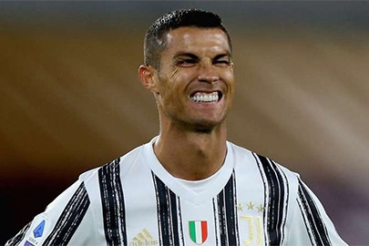 Ronaldo vẫn dương tính Covid-19, chính thức “lỡ hẹn” với Messi