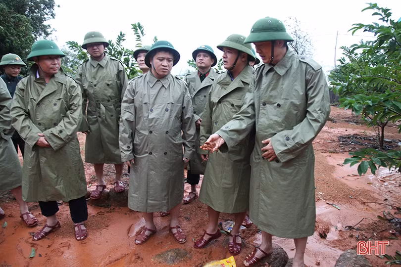 Rà soát hộ dân sống dưới chân núi, sẵn sàng sơ tán khi mưa lớn kéo dài