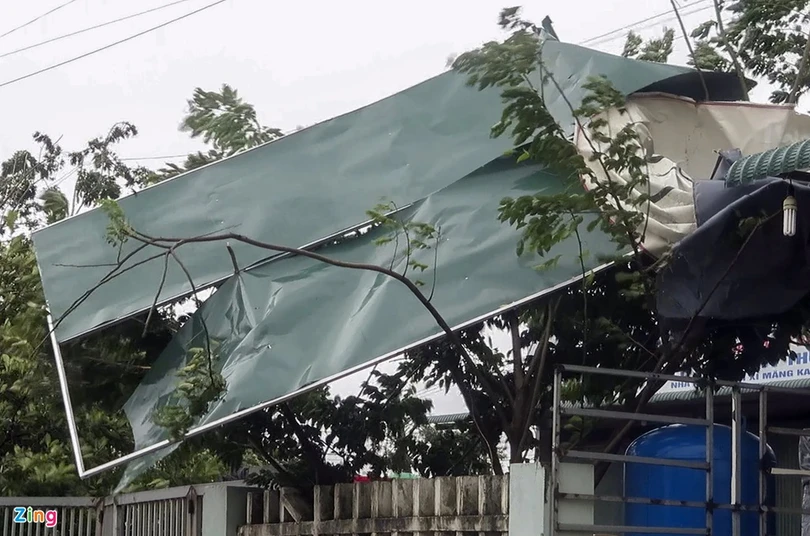 Bão số 9 tàn phá các tỉnh miền Trung