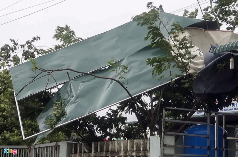 Bão số 9 tàn phá các tỉnh miền Trung