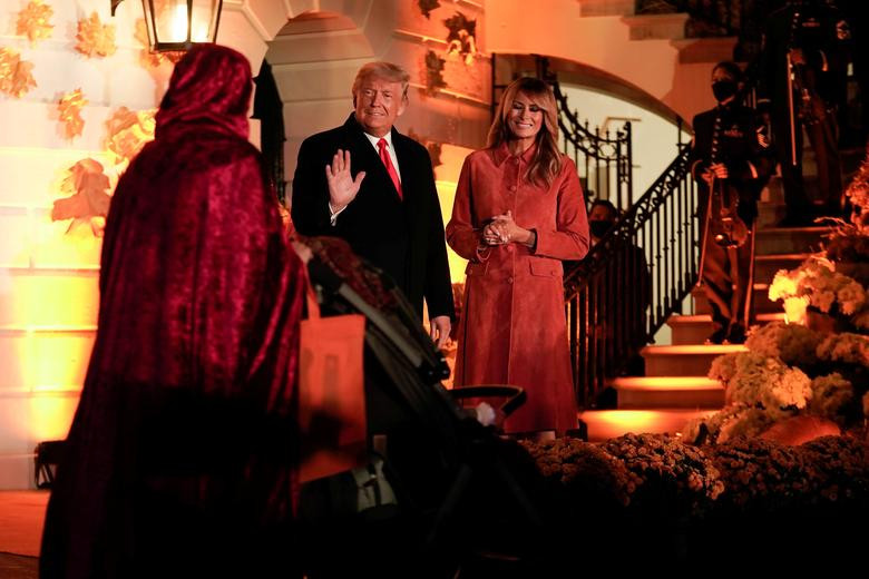 Ông Trump dự tiệc Halloween cùng trẻ em tại Nhà Trắng