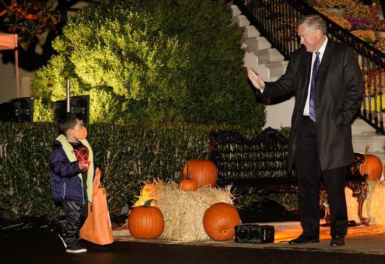 Ông Trump dự tiệc Halloween cùng trẻ em tại Nhà Trắng