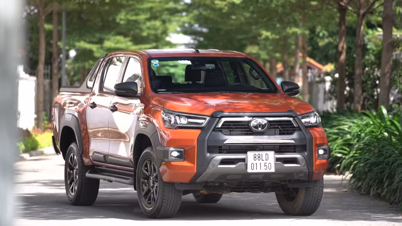 Toyota Hilux 2020: Cá tính hơn, tiện nghi hơn, thách thức Ford Ranger
