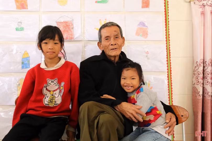 TX Kỳ Anh sơ tán khẩn cấp 583 hộ dân, đảm bảo an toàn trước hoàn lưu bão số 9