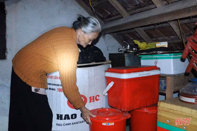 “Nhật ký chạy lũ” của vợ chồng ông lão ngoài 80 tuổi ở Hà Tĩnh