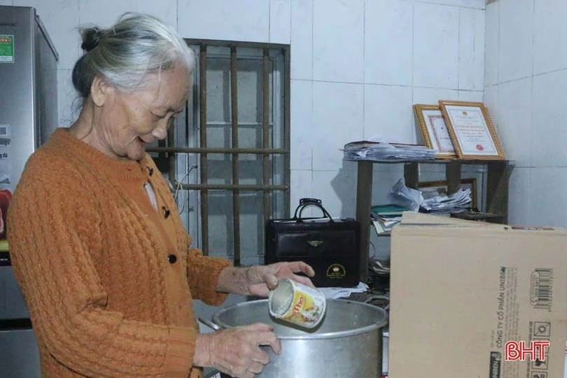 “Nhật ký chạy lũ” của vợ chồng ông lão ngoài 80 tuổi ở Hà Tĩnh