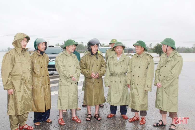 Khẩn trương giúp dân vùng ngập lụt khắc phục hậu quả, ổn định sản xuất 