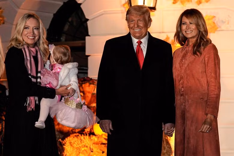 Ông Trump dự tiệc Halloween cùng trẻ em tại Nhà Trắng