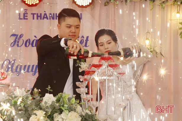 Cặp đôi trẻ ở Hà Tĩnh cưới “văn minh tiết kiệm”