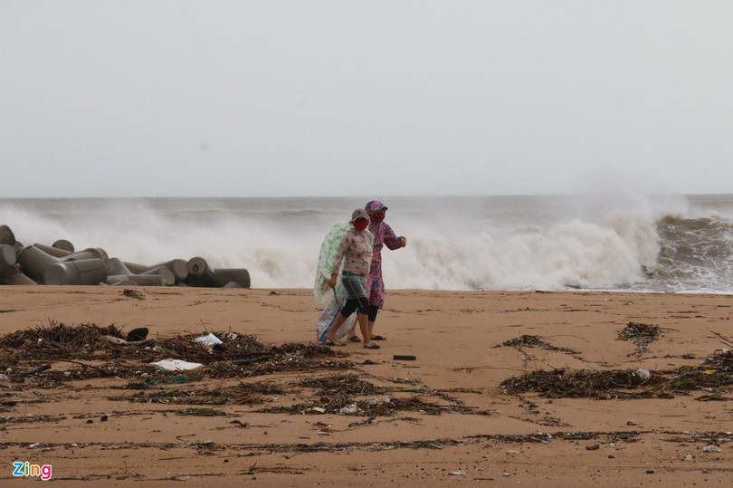 Bão số 9 tàn phá các tỉnh miền Trung