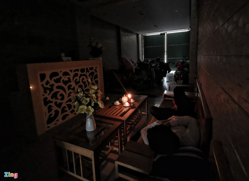 Bão số 9 tàn phá các tỉnh miền Trung