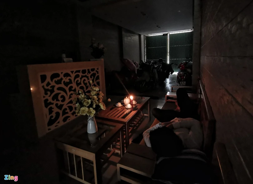 Bão số 9 tàn phá các tỉnh miền Trung