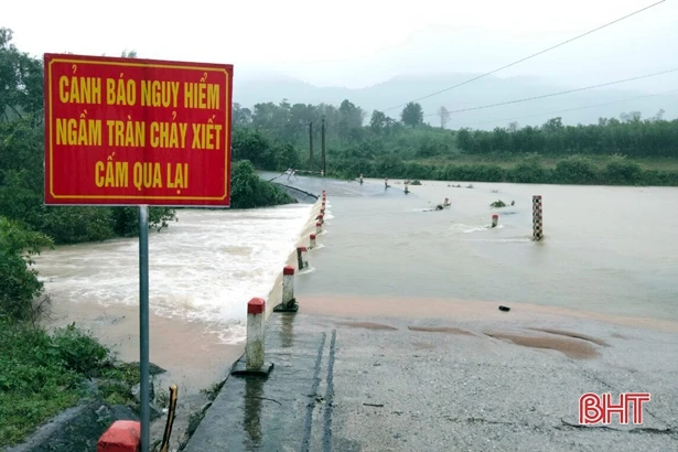 Hà Tĩnh chỉ đạo tập trung ứng phó khẩn cấp với tình hình mưa, lũ
