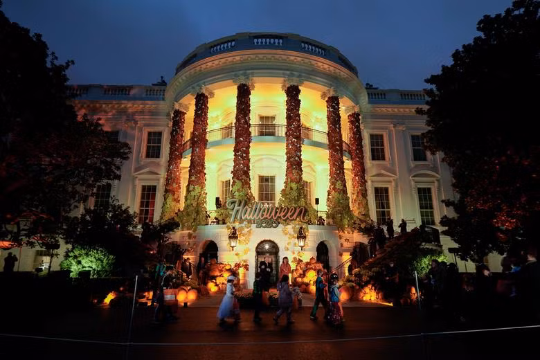 Ông Trump dự tiệc Halloween cùng trẻ em tại Nhà Trắng