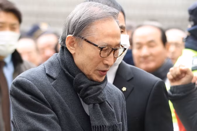 Cựu tổng thống Hàn Quốc Lee Myung-bak bị kết án 17 năm tù