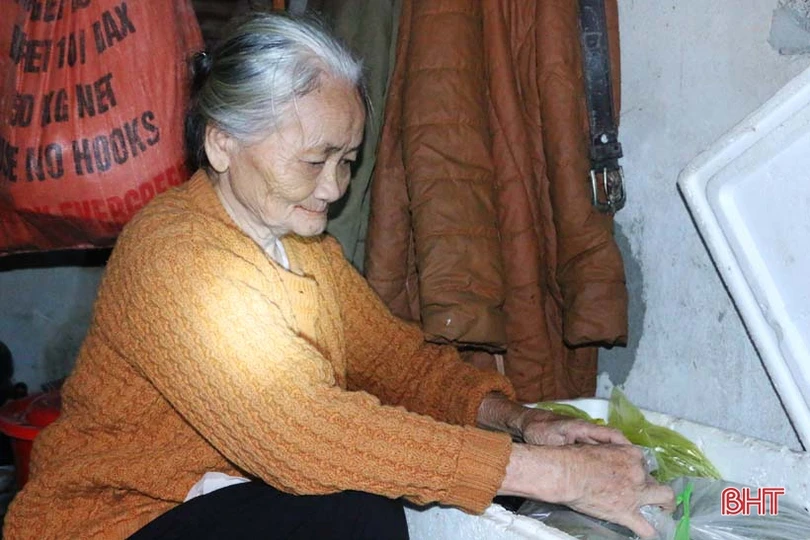 “Nhật ký chạy lũ” của vợ chồng ông lão ngoài 80 tuổi ở Hà Tĩnh