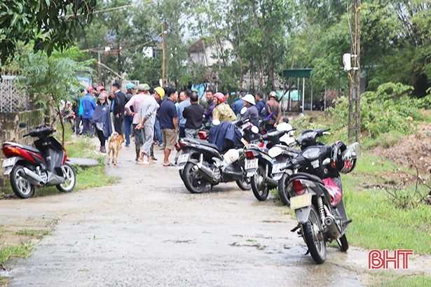 Phát hiện người đàn ông tử vong dưới mương nước ở Thạch Long