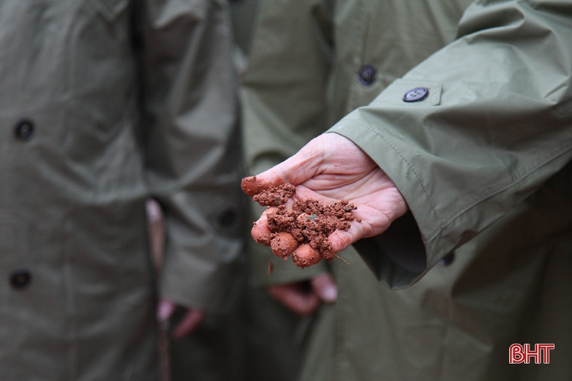 Rà soát hộ dân sống dưới chân núi, sẵn sàng sơ tán khi mưa lớn kéo dài