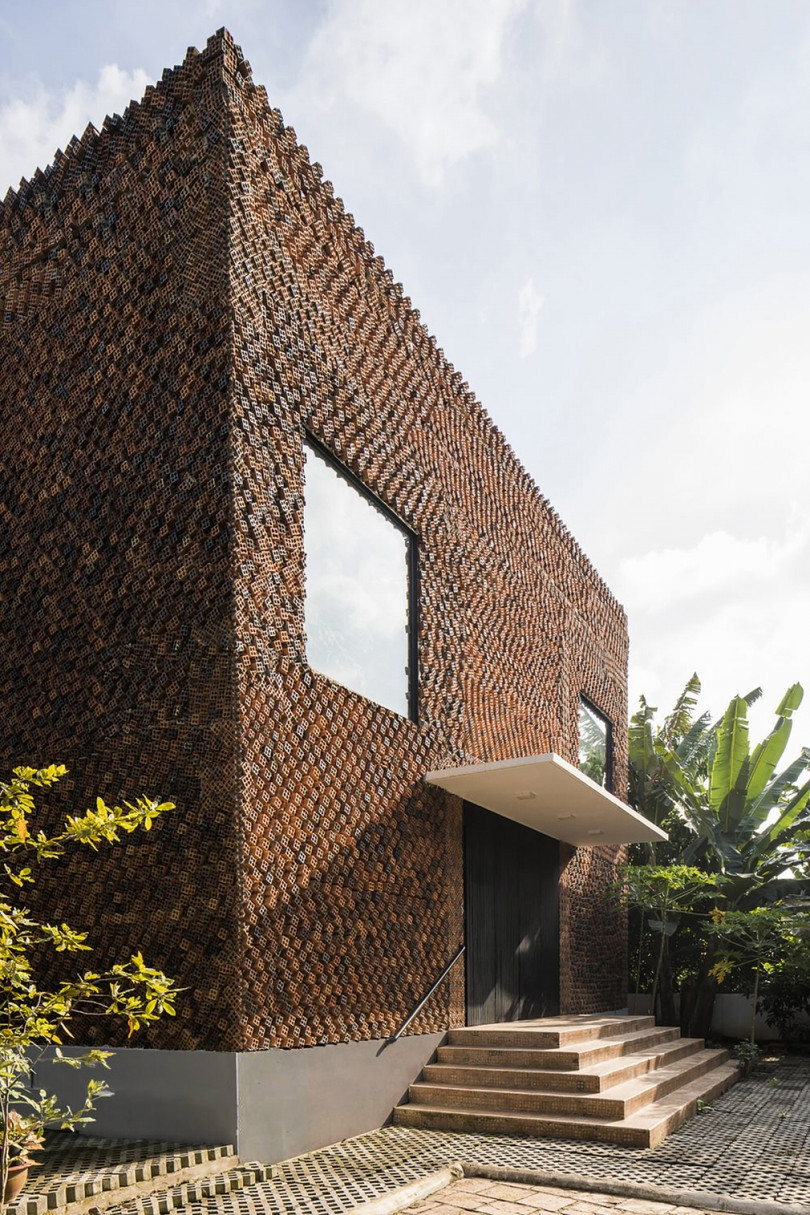 Ấn tượng ngôi nhà từ những viên gạch xếp chéo lên nhau