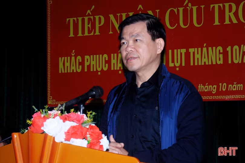 Phó Trưởng ban Dân vận Trung ương thăm hỏi đồng bào vùng lũ Hà Tĩnh