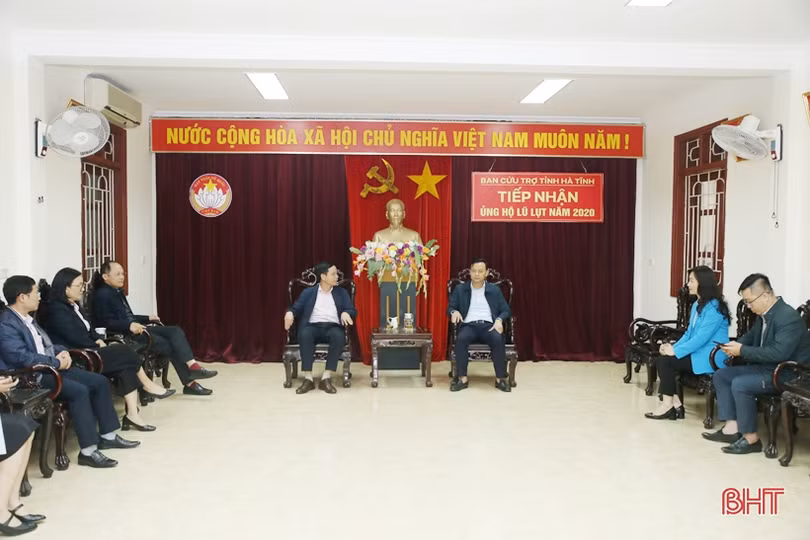 1.105 tổ chức, cá nhân ủng hộ đồng bào vùng lũ Hà Tĩnh hơn 74 tỷ đồng