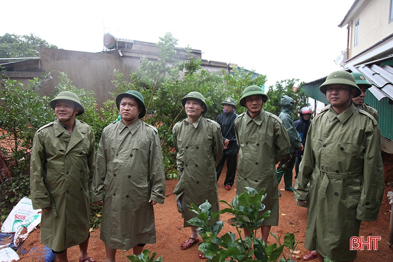 Rà soát hộ dân sống dưới chân núi, sẵn sàng sơ tán khi mưa lớn kéo dài