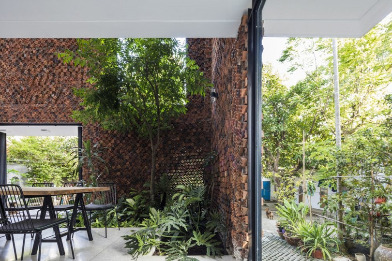 Ấn tượng ngôi nhà từ những viên gạch xếp chéo lên nhau