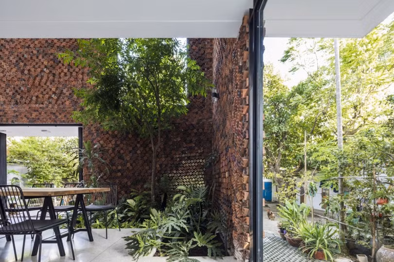 Ấn tượng ngôi nhà từ những viên gạch xếp chéo lên nhau
