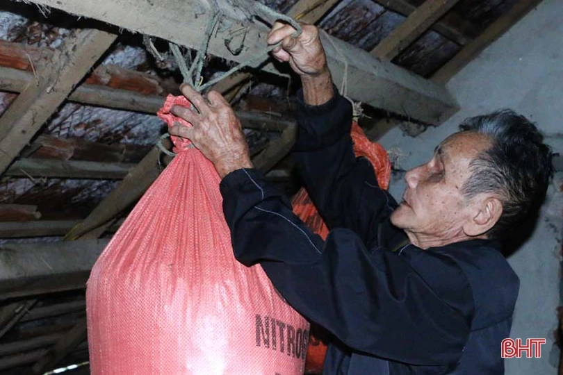 “Nhật ký chạy lũ” của vợ chồng ông lão ngoài 80 tuổi ở Hà Tĩnh