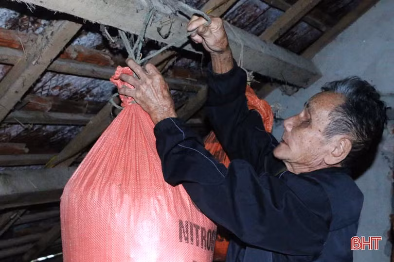 “Nhật ký chạy lũ” của vợ chồng ông lão ngoài 80 tuổi ở Hà Tĩnh