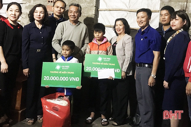 Nguyên Phó Chủ tịch Hội LHPN Việt Nam tặng mái ấm tình thương, hỗ trợ sinh kế cho người dân vùng lũ Hà Tĩnh