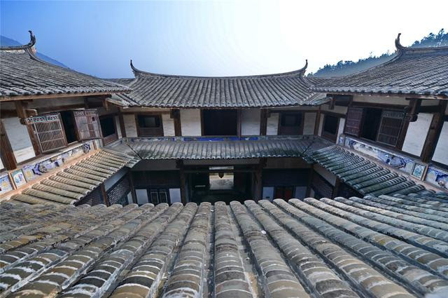 Bí ẩn xung quanh nhà cổ nặng 10.000 tấn nằm ẩn mình trong rừng sâu - 11 Bí ẩn xung quanh nhà cổ nặng 10.000 tấn nằm “ẩn mình” trong rừng sâu